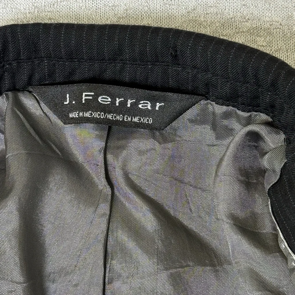 J Ferrar Men's Blazer Sport Coat Size 40R Black Pinstripe Wool Blend